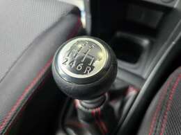 走りの6速マニュアルです！シフトノブは多少の使用感があります。