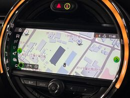 ●HDD純正ナビ:一体感のあるナビは、高級感ある車内を演出してくれます。オーディオ機能も充実しておりますので、運転もより楽しめます♪