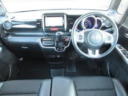 ご納車後も安心なプレミアム保証をご提案いたします。ナビや電装品、エアコンなども含めた600項目の充実した保証内容と安心のロードサービス付帯でサポートいたします。詳細はお尋ねください。