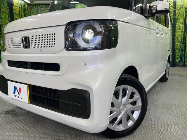 【LEDヘッドライト】悪天候や夜間走行時も良好な視界を確保し安心して運転できる高輝度LEDヘッドライトを装備！点灯速度が早く、消費電力も抑えられています。