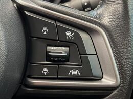 【全車速追従機能付クルーズコントロール】高速道路での長距離走行が楽に！！自動で速度を保つクルーズコントロールが、衝突軽減システムと連携し、前方の車両を感知して車間を保つように速度調節してくれます！！