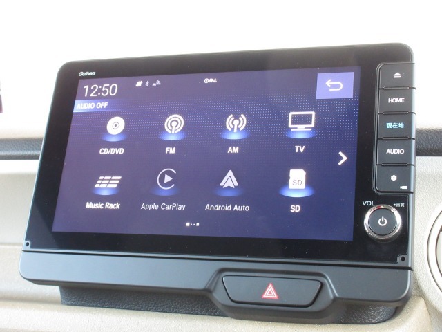 ナビゲーションはギャザズ9インチコネクトナビ（LXU-242NBi）を装着しております。AM、FM、CD、DVD再生、Bluetooth、音楽録音再生、フルセグTVがご使用いただけます。