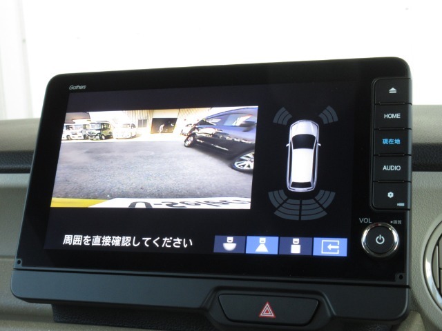 バックをするとき自動でリアの様子が映る『リアカメラ』付き！ナビ画面で確認しながらバックができますから安心ですね。でも、目視も大切ですよ！安全第一でお願いします！