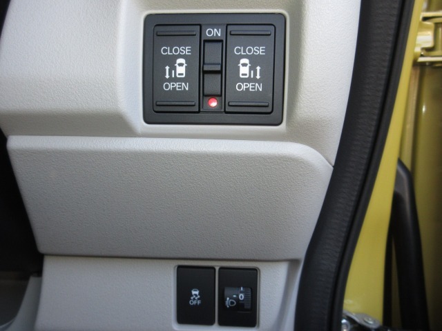 レーザーを照射しカメラで前走車等を検知し衝突の回避・軽減を図るホンダセンシングとVSA（車両挙動安定化制御システム）走る・曲がる・止まるの全領域で安定性を確保するためのシステム装備。安心ですね！