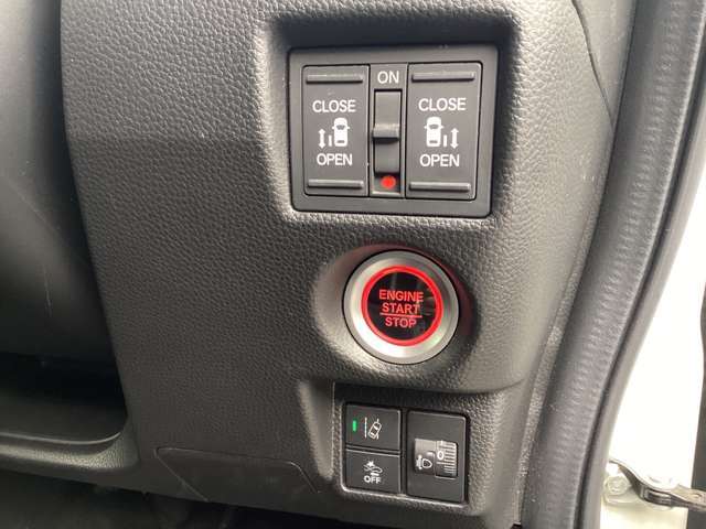 便利なステアリングスイッチも装備！運転中のオーディオ操作も安心です☆彡