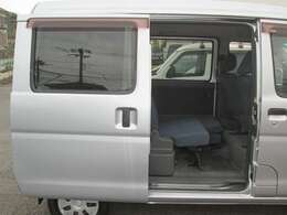 便利な両側スライドドアで荷物の出し入れや乗降りラクラク！