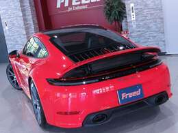 ●PORSCHE ロゴ付きテールライトストリップ