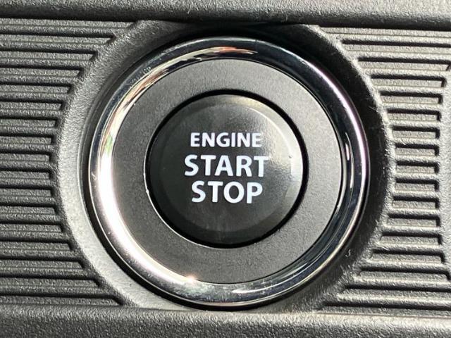 WECARSの展示場では実際に見て、触ってお車をお選びいただけます！知識の豊富な営業スタッフが様々なカーライフをご提案いたします！