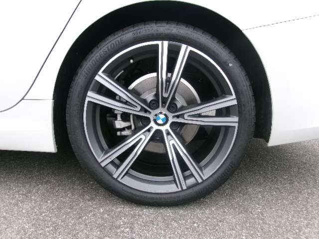 現在お乗りのお車をの査定も実施しております！BMWだけでなく他の輸入車、国産車も、もちろん査定させて頂きます！