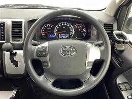 【ステアリング】軽い力で扱いやすいハンドルです。目立つ傷やスレなどなく綺麗な状態です！除菌プランいれていただくとさらに快適に！清潔なお車はお子様にも安心ですね！