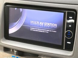 【純正ナビ】人気の純正ナビを装備しております。ナビの使いやすさはもちろん、オーディオ機能も充実！キャンプや旅行はもちろん、通勤や買い物など普段のドライブも楽しくなるはず♪