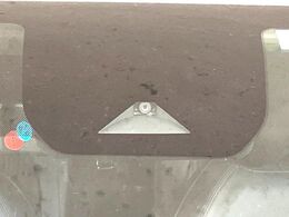 【インテリジェントエマージェンシーブレーキ】フロントカメラで前方の車両や歩行者を検知。衝突しそうな時は衝突被害軽減ブレーキが作動、衝突回避をサポート。より安全にドライブをお楽しみいただけます。