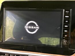 【純正ナビ】人気の純正ナビを装備。オーディオ機能も充実しており、Bluetooth接続すればお持ちのスマホやMP3プレイヤーの音楽を再生可能！毎日の運転がさらに楽しくなります！！