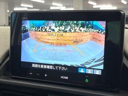 【バックカメラ】駐車時に後方がリアルタイム映像で確認できます。大型商業施設や立体駐車場での駐車時や、夜間のバック時に大活躍！運転スキルに関わらず、今や必須となった装備のひとつです！