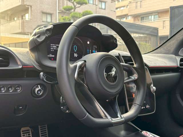 車種に寄りますがアクティブクルーズコントロール◆アクティブクルーズコントロールは、ドライバーが設定した速度をベースに、先行車との車間距離を維持しながら自動で加減速を行い、高速走行をサポートします◆