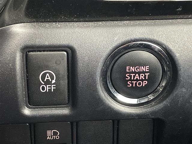 【衝突軽減ブレーキ】衝突するおそれが高い場合、音と光で注意して強いブレーキングを行い、衝突回避・被害軽減を支援します。機能には限界があるためご注意ください。