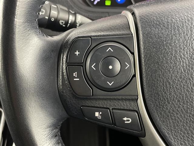 【衝突軽減ブレーキ】衝突するおそれが高い場合、音と光で注意して強いブレーキングを行い、衝突回避・被害軽減を支援します。機能には限界があるためご注意ください。