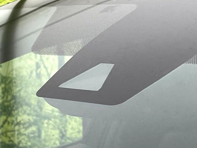 【トヨタセーフティセンス】走行中に前方の車両等を認識し、衝突しそうな時は警報とブレーキで衝突回避と被害軽減をアシスト。より安全にドライブをお楽しみいただけます。