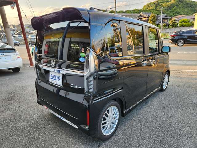 カーライフSANYOでは、自社板金塗装工場も完備しておりますので事故や修理もお任せ下さい