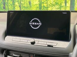 【純正12型ナビ】人気の純正ナビを装備しております。ナビの使いやすさはもちろん、オーディオ機能も充実！キャンプや旅行はもちろん、通勤や買い物など普段のドライブも楽しくなるはず♪