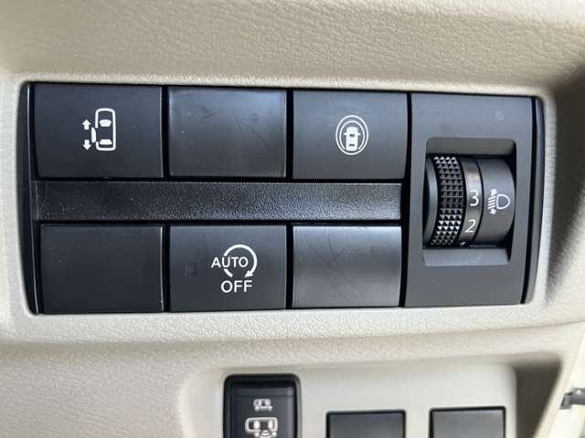 助手席側オートスライドドアです♪運転席のボタンやキーのボタンでも開閉できます！手荷物がいっぱいの時でも簡単にドアの開け閉めができるのでとっても便利です♪