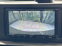【バックカメラ】駐車時に後方がリアルタイム映像で確認できます。大型商業施設や立体駐車場での駐車時や、夜間のバック時に大活躍！運転スキルに関わらず、今や必須となった装備のひとつです！