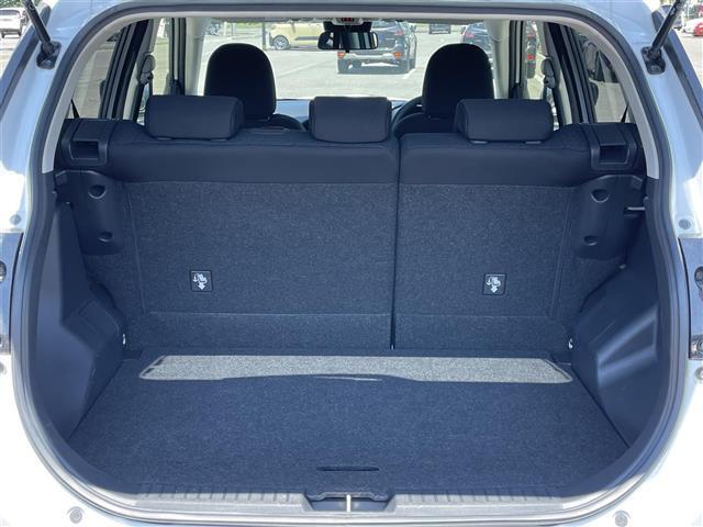 積み込みやすくて、たっぷり積める荷室です。シートアレンジできるものは、乗車人数と荷物の量や大きさによってシートを動かすことができるので、より快適なドライブが可能です！