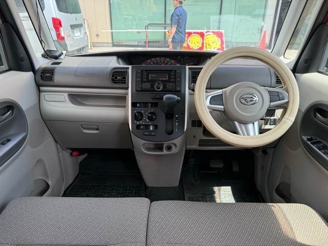 今の軽自動車は室内のスペースを広くとって作られています。このくらいのスペースがあれば運転もノンストレスではないでしょうか♪