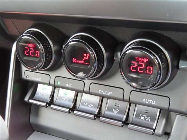 オートエアコンで車内はいつでも快適です♪