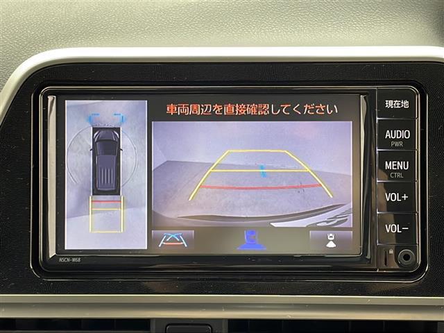【パノラミックビューモニター】クルマを真上から見下ろした視点で駐車をサポートします！クルマの斜め後ろや真横など、いち早く障害物に気が付くことができます。