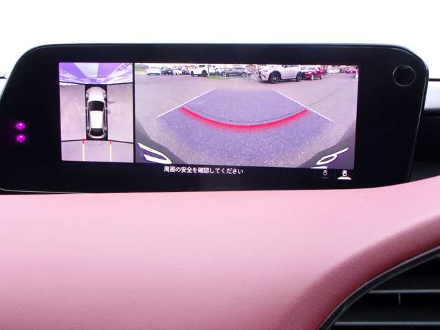 【360°ビューモニター】　　とても分かりやすい、クルマの上から見下ろしたような映像で、駐車サポートをしてくれます。