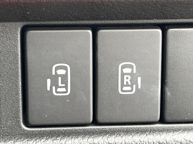 【両側パワースライドドア】スマートキーや運転席のスイッチで後席両側スライドドアの開閉が可能♪電動だから力を入れてドアを開ける必要が無く、小さなお子様でも簡単に開け閉めでき快適です♪