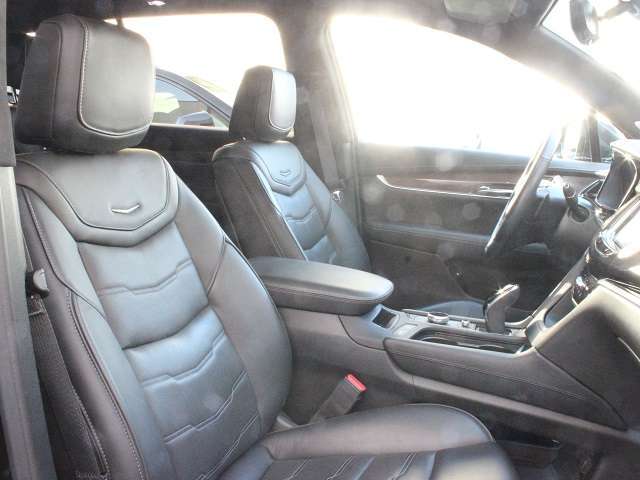 販売後のアフターフォローをさせていただくサービスセンターを併設しており、納車前の整備や法定点検、その他カスタムなど、幅広いブランドに対応をさせて頂きます。