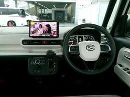 ムーブキャンバスの運転席周りです。