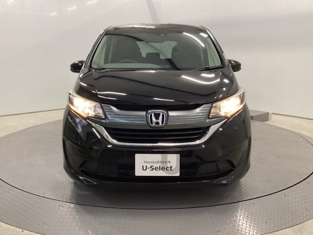お客様に安全で快適なカーライフをお送りいただくために、中古車にも高いレベルの品質基準を設け、その基準に従って、全ての中古車について納車前整備を実施しています。