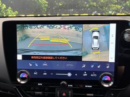 【パノラミックビューモニター】専用のカメラにより、上から見下ろしたような視点で360度クルマの周囲を確認することができます☆死角部分も確認しやすく、狭い場所での切り返しや駐車もスムーズに行えます。