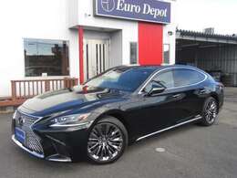 LEXUSのフラッグシップセダンLS。5代目の新型はセダンとして十分な居住性を確保し、斬新なクーペシルエットを両立したスタイリング、エモーショナルな走り、数々の先進技術で象徴として大きな変革を果たした