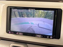 【バックカメラ】駐車時に後方がリアルタイム映像で確認できます。大型商業施設や立体駐車場での駐車時や、夜間のバック時に大活躍！運転スキルに関わらず、今や必須となった装備のひとつです！