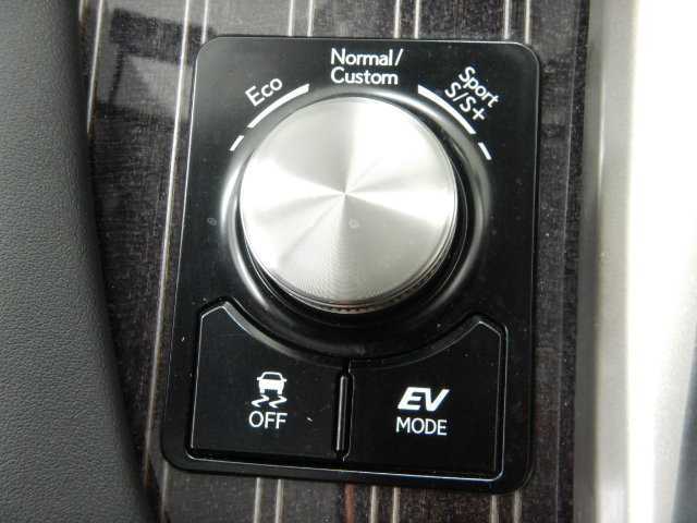 当店は新車、中古車販売を中心に、車検整備☆一般修理☆板金☆塗装☆洗車場も完備。車のテーマパークの様なお店です。