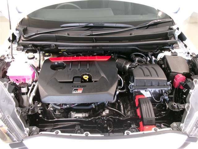 1600ccガソリンエンジンです。