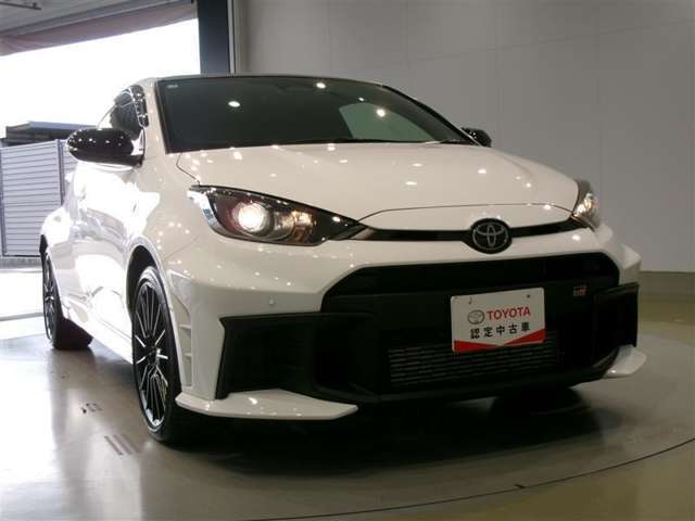 ヘッドライトは色合いが優しいハロゲンです。