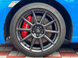 【ブレンボ製キャリパー】ハイパワー車両には強力なブレーキが必須！世界のスーパーカーにも採用されるイタリアの高級メーカー「ブレンボ」を装着！色鮮やかなキャリパーがスポーティな印象を引き立てます♪