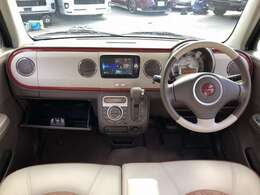 4型☆SDナビ☆地デジTV☆Bluetooth☆専用レザーシート☆革巻きハンドル☆HIDオートライト☆アイドリングストップ☆純正アルミホイール☆スマートキー・プッシュスタート☆オートエアコン☆