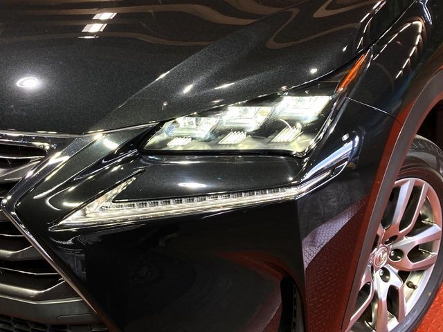 【三眼LEDヘッドライト】スタイリッシュな見た目の三眼LEDヘッドライトを装備♪スタイルだけでなく、夜間の走行も視界良好で安心してお乗りいただけます。