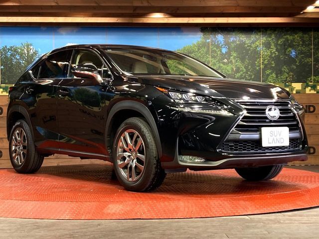 高透明度のガラス皮膜で撥水はもちろん、上質なツヤ・光沢を実現。紫外線や酸性雨から大切な愛車を保護し、色あせ・劣化を防止。「弾スプラッシュコート」、「弾プリミッサコート」からお選びいただけます。