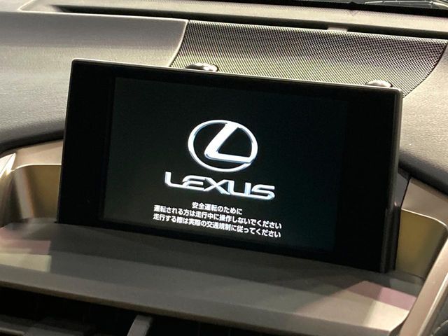 【メーカー純正ナビ】インテリアに溶け込むスタイリッシュな「専用設計」メーカーナビを装備♪視認性や操作性など基本性能にも優れ、より上質なカーライフをお楽しみいただけます。