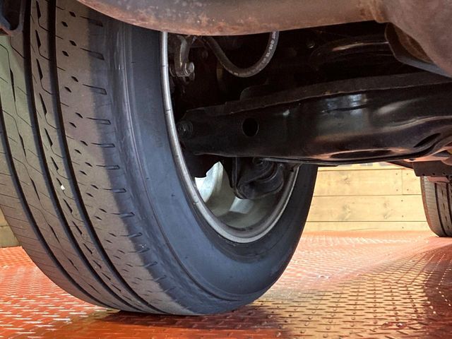 お車を安心してお乗りいただく為には、足回りの定期点検が欠かせません。サービスサポート（有償保証）では無料点検もご提供しており、安心のカーライフをお過ごしいただけるサポート体制が整っています。