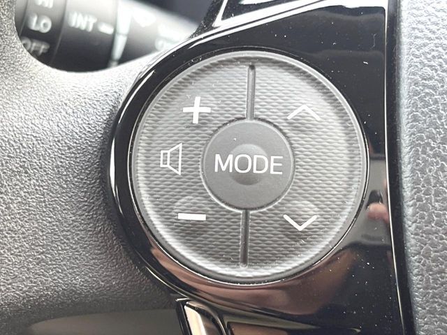 【ステアリングスイッチ】運転中、前方から目線をそらすことなく、オーディオ等の操作が可能な便利機能！安心＆快適なドライブを演出してくれます♪