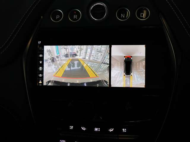 360度カメラが運転をサポートいたします。駐車時の後方視界だけでなく、ストレスのない運転操作をご体感いただけます。