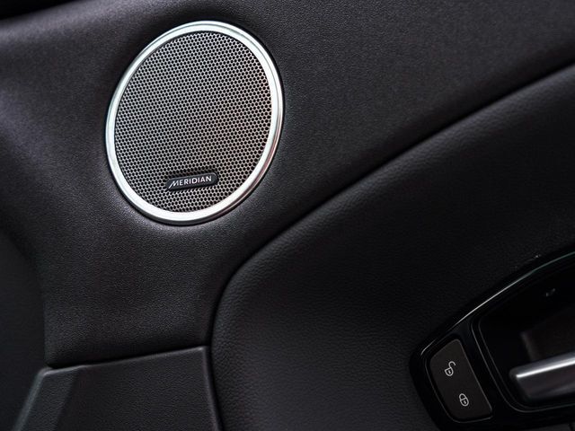 MERIDIANは英国のプレミアムオーディオブランドです。重低音から高音域までしっかりと再現でき、コンサートのような臨場感溢れる音響空間を実現します。どうぞ店頭にてご体感ください。
